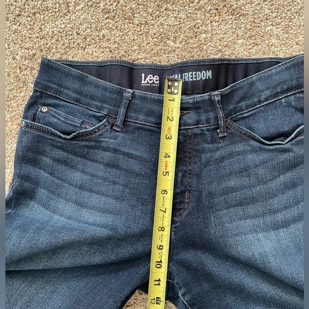 Lee Modern Series Total Freedom Straight Leg Blue Jeans Size 12 - Picture 10 of 11